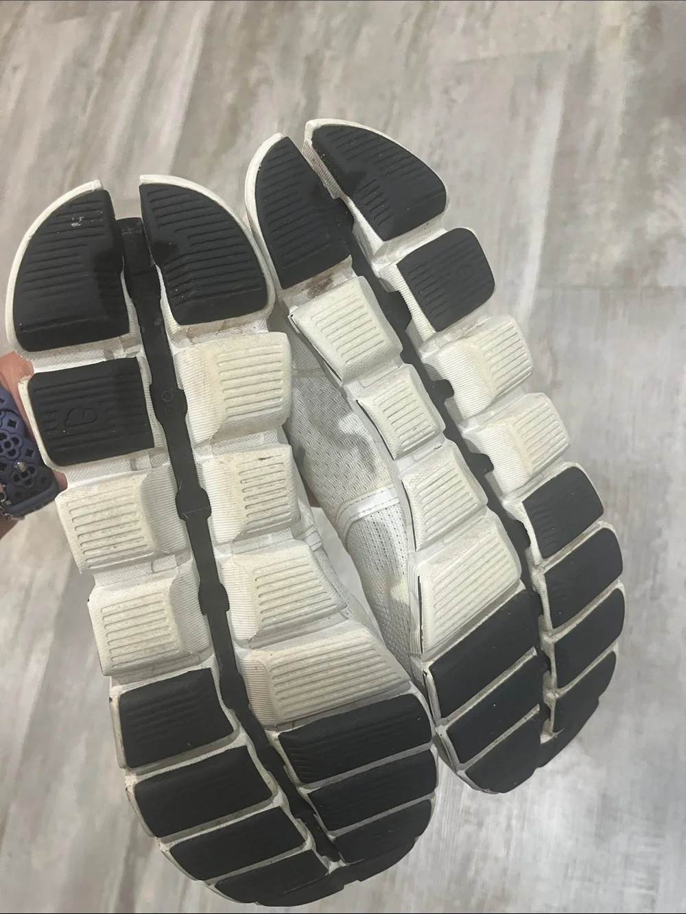 On Running shoes running 6.5 Women’s White and Black Cloud-Style Athletic Shoes